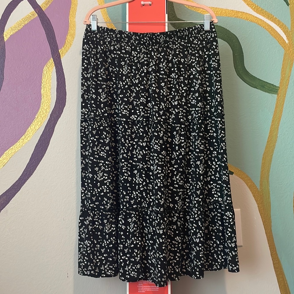 Black and white floral midi skirt size extra large